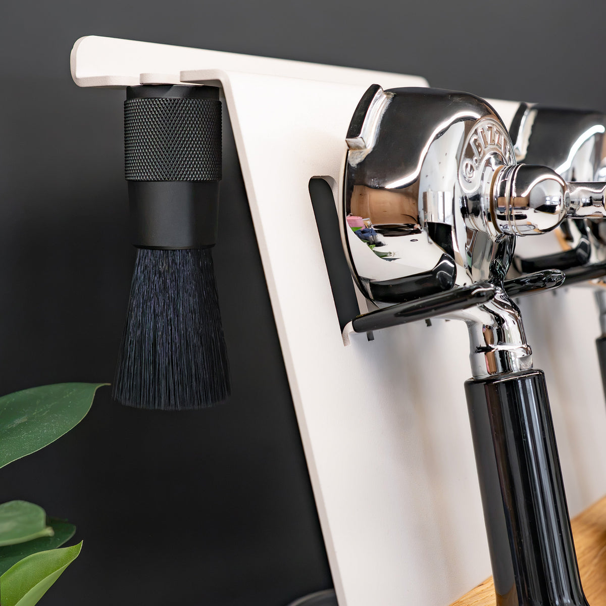FLATE® Magnetic Barista Brush: magnetic barista brush for portafilter cleaning